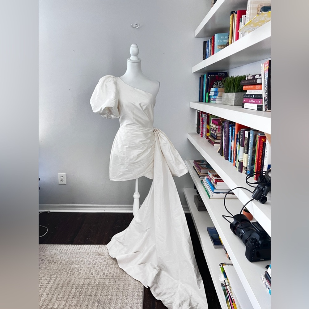 Sachin & Babi NWT Dorian puffed one shoulder bow train wrap WEDDING dress Sz 6